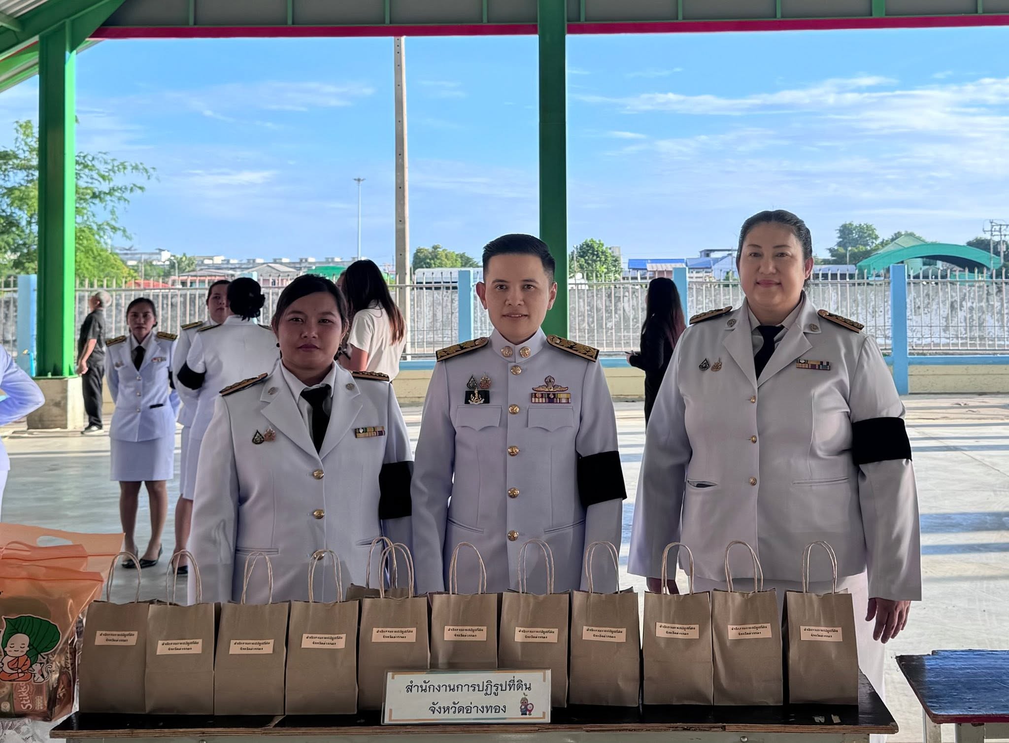 title - ส.ป.ก.อ่างทอง ร่วมพิธีทำบุญตักบาตร และพิธีบำเพ็ญกุศลสัตตมวาร (7 วัน) อุทิศถวายเป็นพระกุศลแด่ สมเด็จพระเจ้าลูกเธอ เจ้าฟ้าพัชรกิติยาภา นเรนทิราเทพยวดี กรมหลวงราชสาริณีสิริพัชร มหาวัชรราชธิดา 